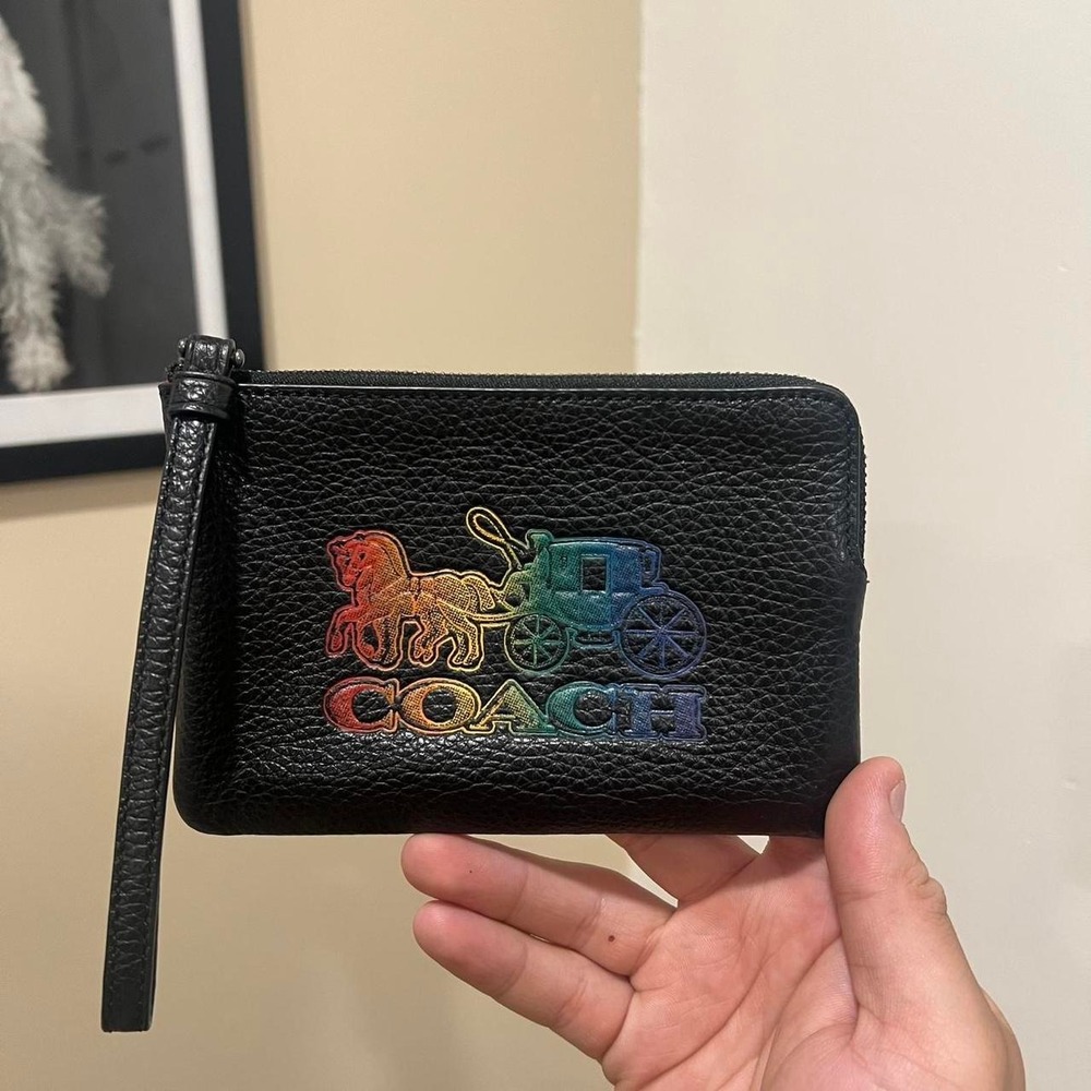 y2k 2000s Coach Pride Leather Wrislet / pochette